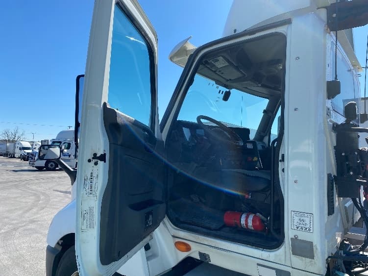 2019 International LT in La Porte, IN — photo 9