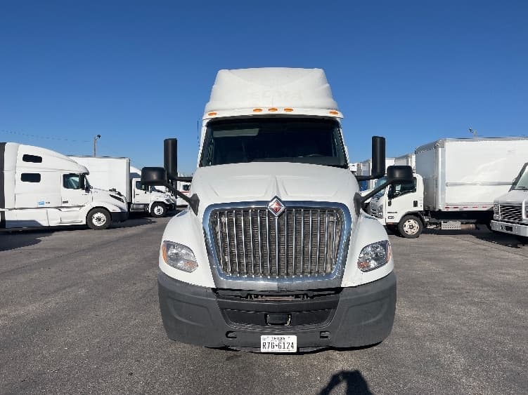 2019 International LT in El Paso, TX — photo 2