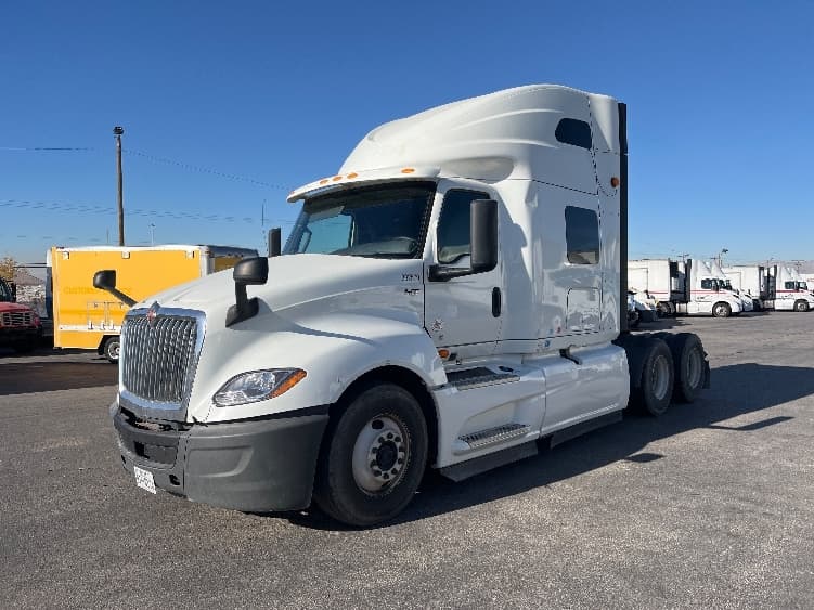 2019 International LT in El Paso, TX — photo 3