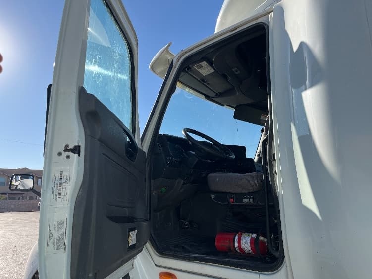 2019 International LT in El Paso, TX — photo 9