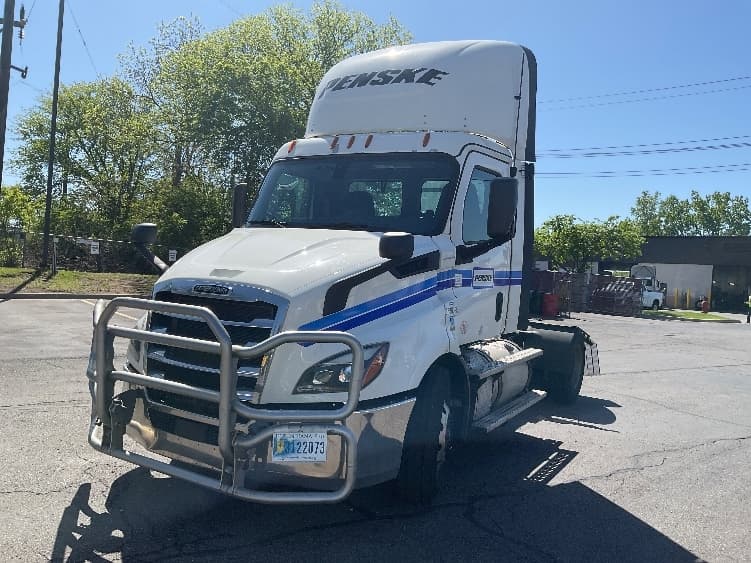 2020 Freightliner Cascadia in Plymouth, MI — photo 3