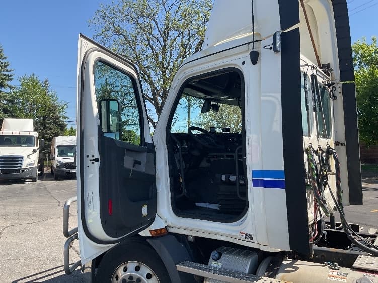 2020 Freightliner Cascadia in Plymouth, MI — photo 9
