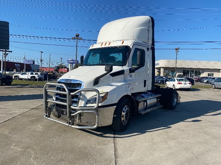 2020 Freightliner Cascadia in Knoxville, TN — photo 3