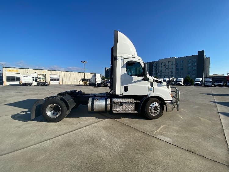 2020 Freightliner Cascadia in Knoxville, TN — photo 8