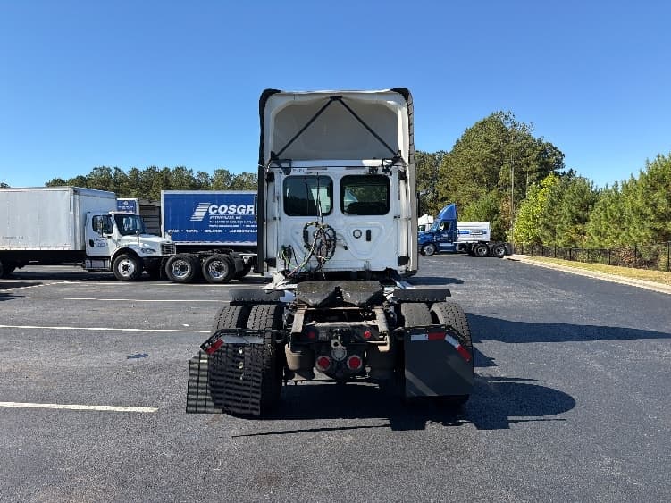 2020 Freightliner Cascadia in Lithia Springs, GA — photo 6