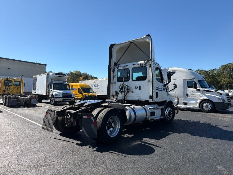 2020 Freightliner Cascadia in Lithia Springs, GA — photo 7