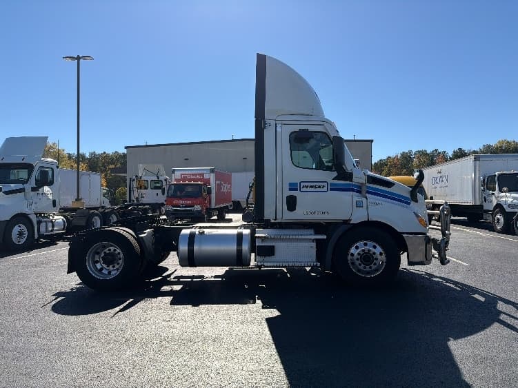 2020 Freightliner Cascadia in Lithia Springs, GA — photo 8