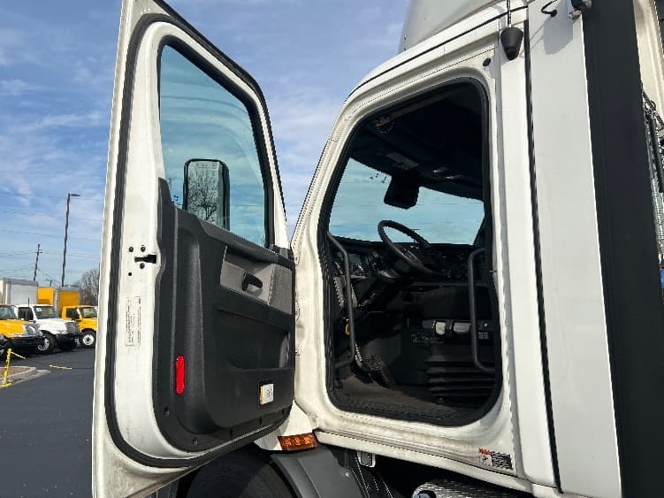 2020 Freightliner Cascadia in Atlanta (Forest Park), GA — photo 9
