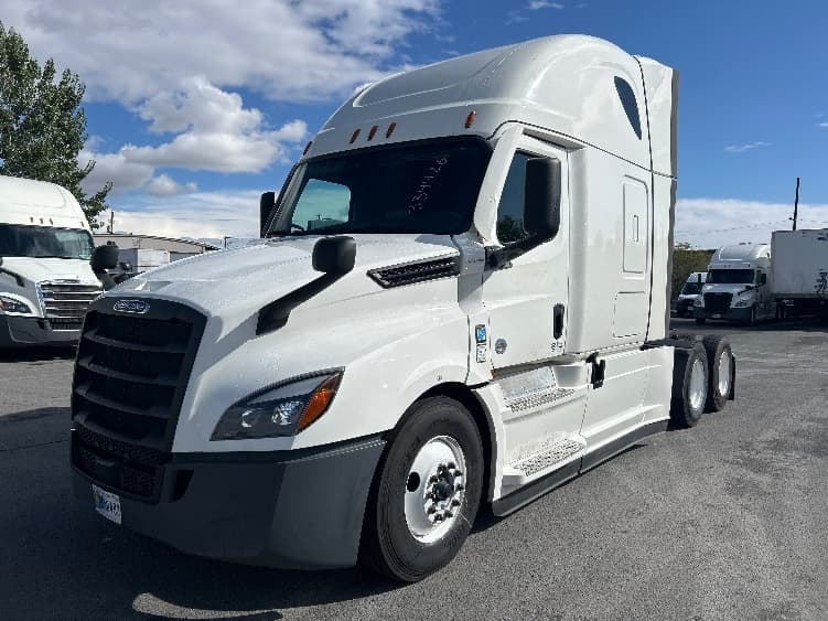 2021 Freightliner Cascadia in West Sacramento, CA — photo 3