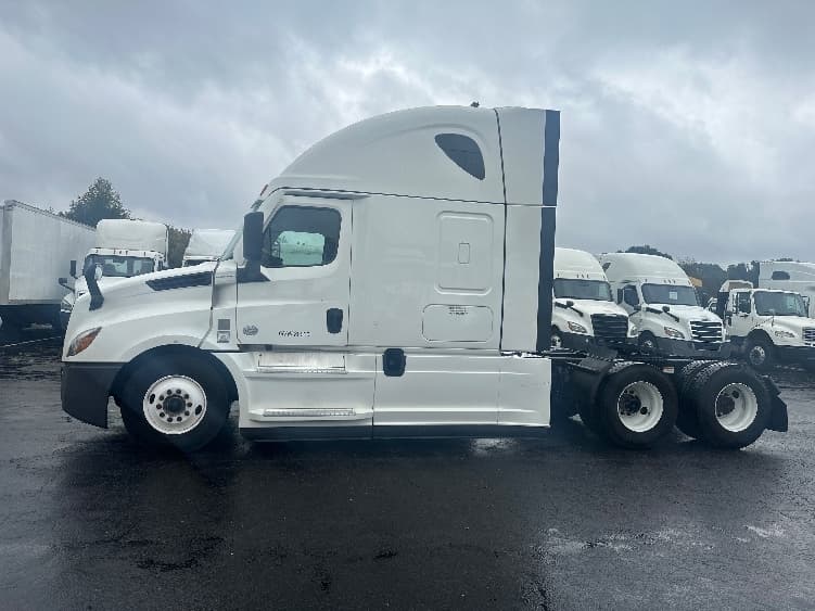 2021 Freightliner Cascadia in Greensboro, NC — photo 4