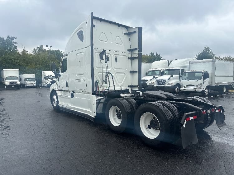 2021 Freightliner Cascadia in Greensboro, NC — photo 5