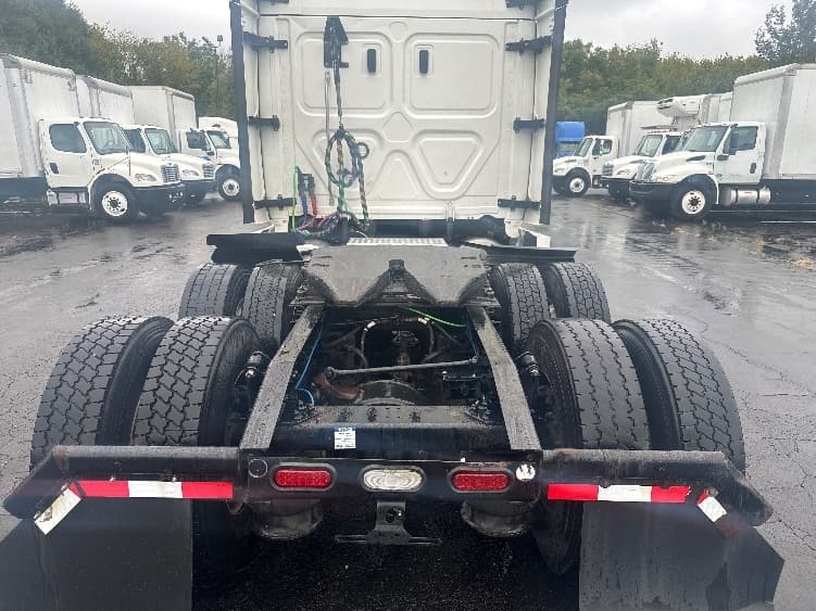 2021 Freightliner Cascadia in Greensboro, NC — photo 6