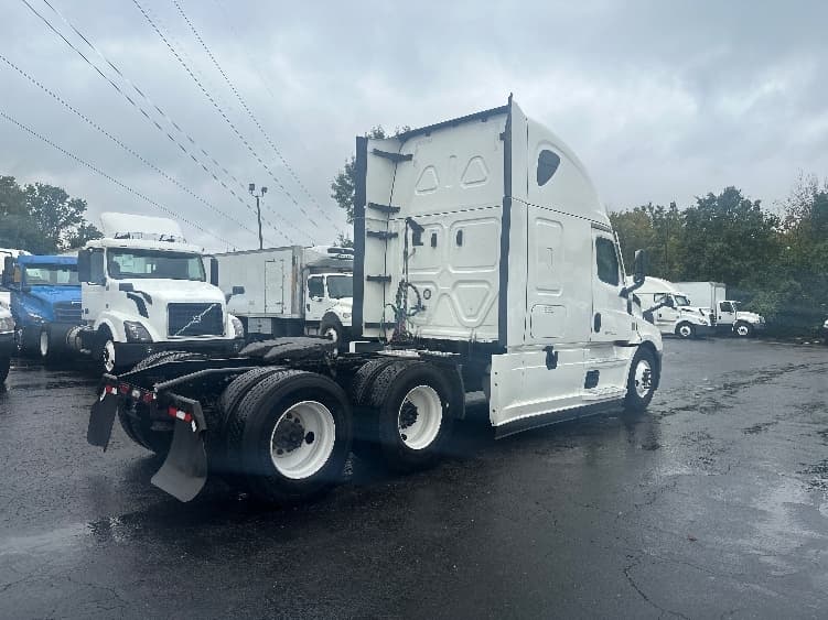 2021 Freightliner Cascadia in Greensboro, NC — photo 7