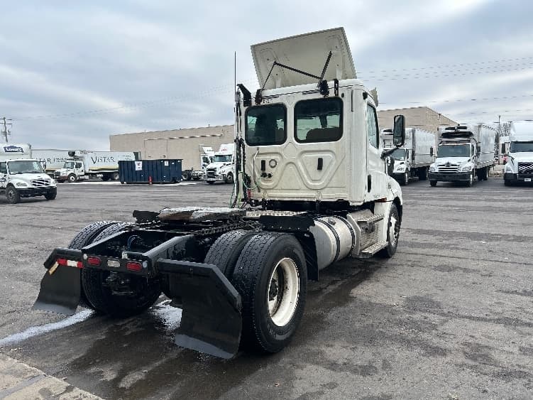 2020 Freightliner Cascadia in Middlefield, OH — photo 7