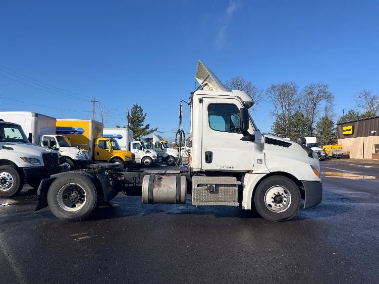 2020 Freightliner Cascadia in Middlefield, OH — photo 8