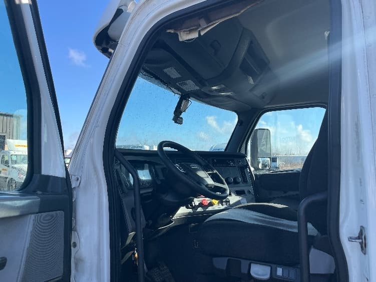 2020 Freightliner Cascadia in Middlefield, OH — photo 9