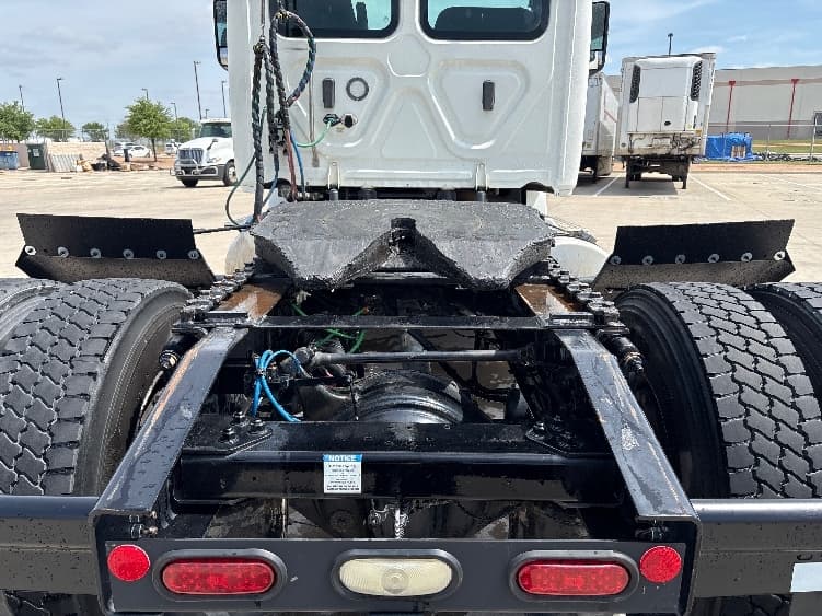 2020 Freightliner Cascadia in Fort Worth, TX — photo 6