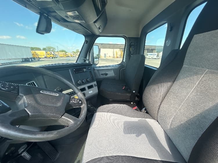 2020 Freightliner Cascadia in Fort Worth, TX — photo 10
