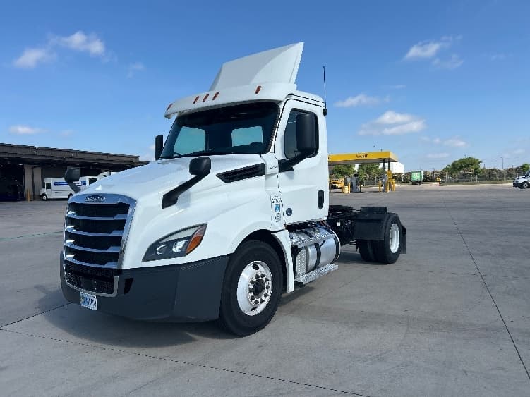 2020 Freightliner Cascadia in Fort Worth, TX — photo 3