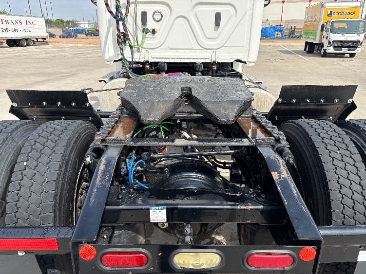 2020 Freightliner Cascadia in Dallas, TX — photo 6