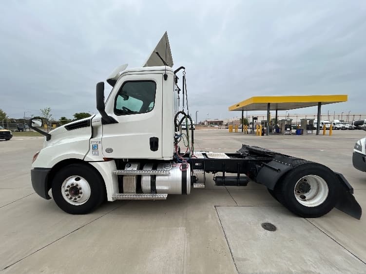 2020 Freightliner Cascadia in Fort Worth, TX — photo 4