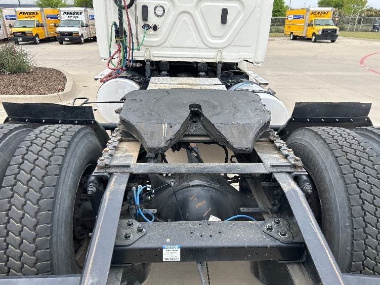 2020 Freightliner Cascadia in Fort Worth, TX — photo 6