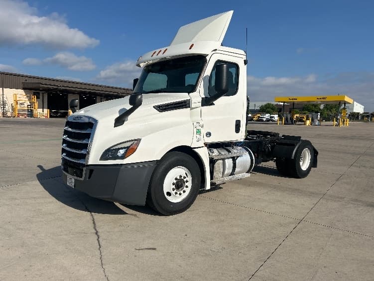 2020 Freightliner Cascadia in Fort Worth, TX — photo 3