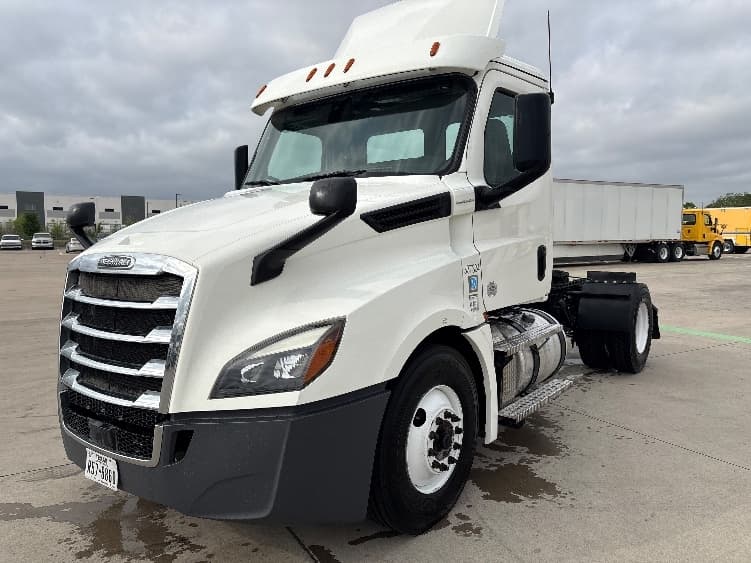 2020 Freightliner Cascadia in Fort Worth, TX — photo 3