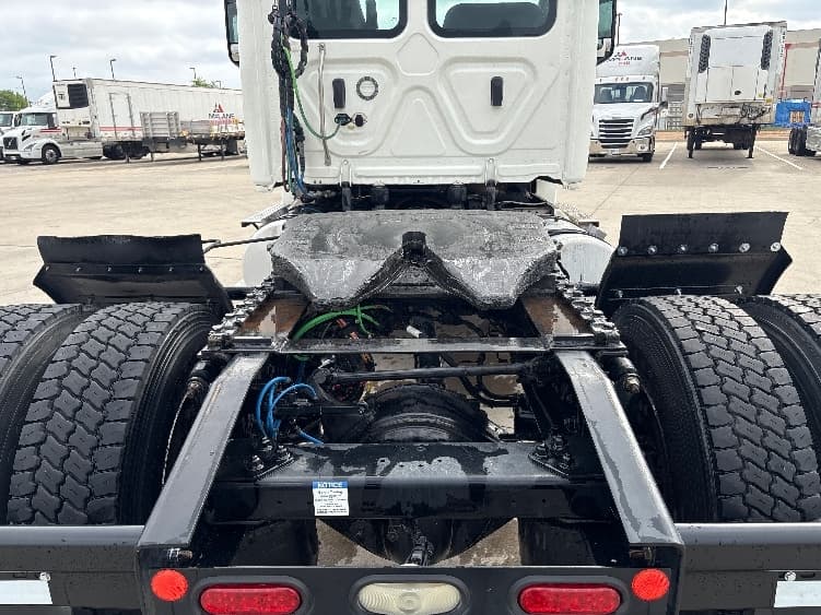 2020 Freightliner Cascadia in Fort Worth, TX — photo 6