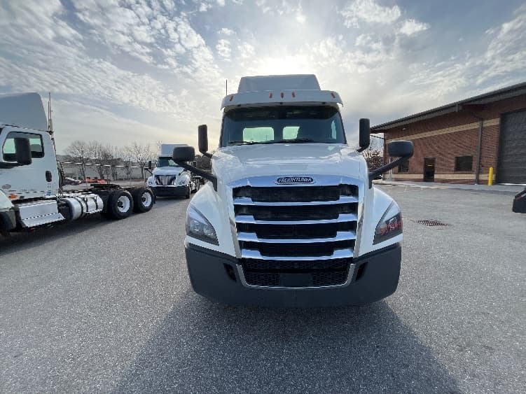 2020 Freightliner Cascadia in Mcdonough, GA — photo 2