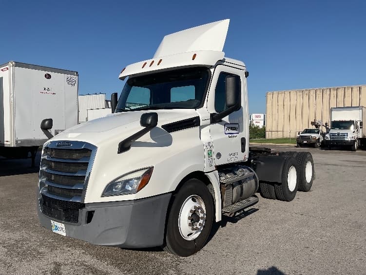 2020 Freightliner Cascadia in Earth City, MO — photo 3