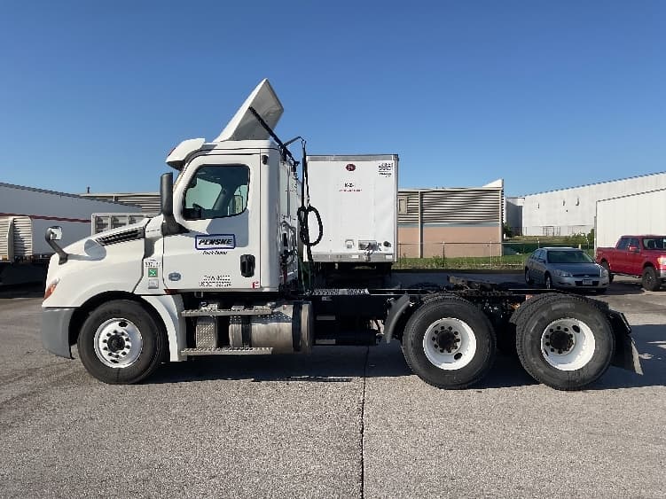 2020 Freightliner Cascadia in Earth City, MO — photo 4