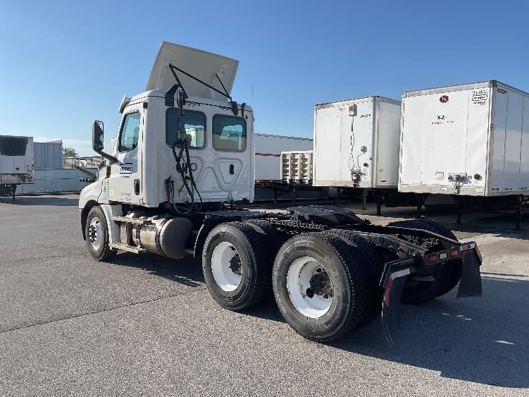 2020 Freightliner Cascadia in Earth City, MO — photo 5