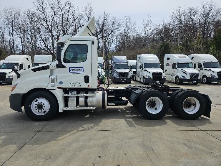 2020 Freightliner Cascadia in Moberly, MO — photo 4