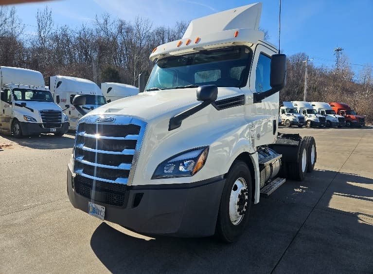 2020 Freightliner Cascadia in Moberly, MO — photo 3
