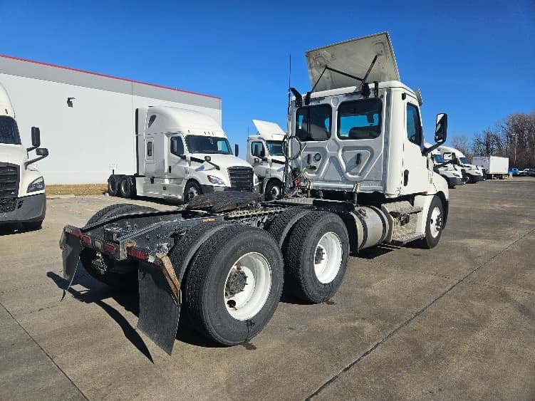 2020 Freightliner Cascadia in Moberly, MO — photo 7