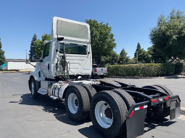 2020 International LT in Sacramento, CA — photo 5