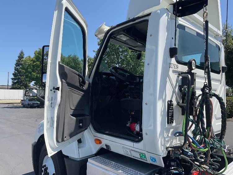 2020 International LT in Sacramento, CA — photo 9