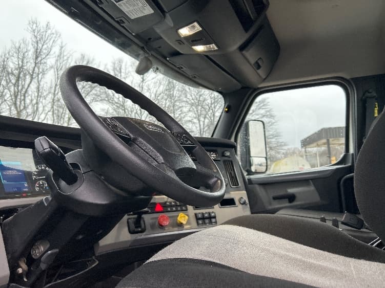 2020 Freightliner Cascadia in Chattanooga, TN — photo 10
