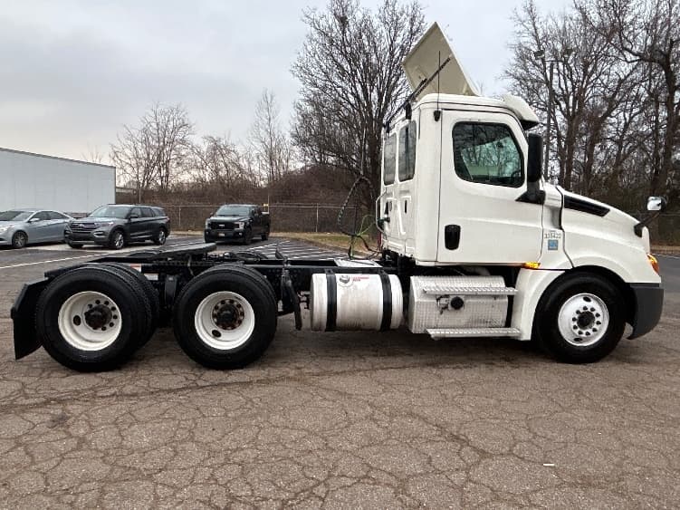 2020 Freightliner Cascadia in Chattanooga, TN — photo 8