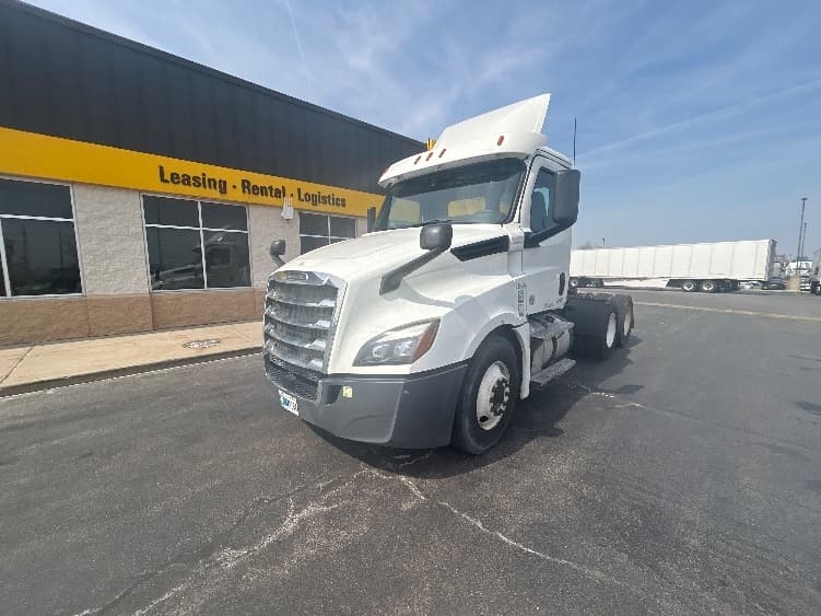 2020 Freightliner Cascadia in Sturtevant, WI — photo 3