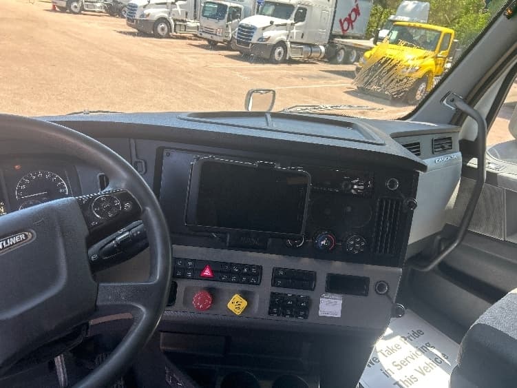 2020 Freightliner Cascadia in Jackson, MS — photo 10