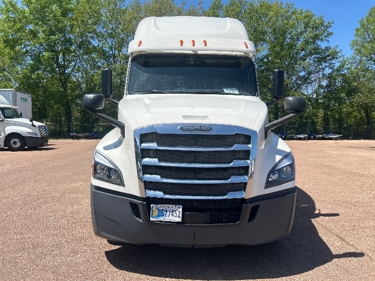 2020 Freightliner Cascadia in Jackson, MS — photo 2
