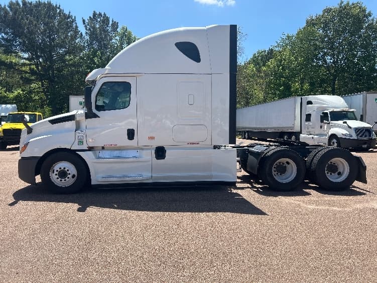 2020 Freightliner Cascadia in Jackson, MS — photo 4