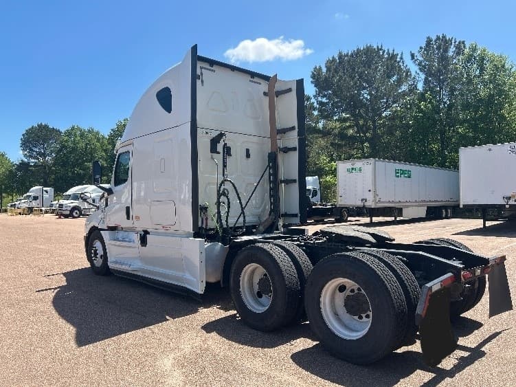 2020 Freightliner Cascadia in Jackson, MS — photo 5