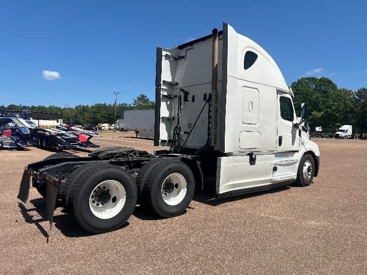 2020 Freightliner Cascadia in Jackson, MS — photo 7