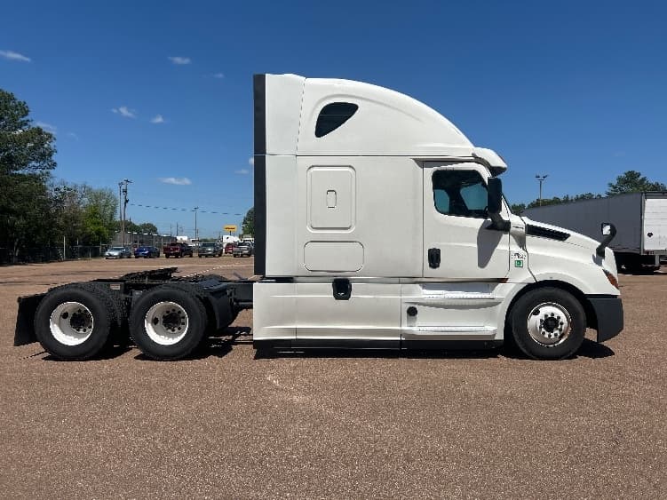2020 Freightliner Cascadia in Jackson, MS — photo 8