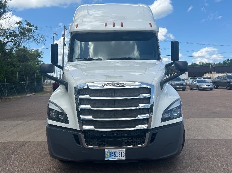 2020 Freightliner Cascadia in Jackson, MS — photo 2