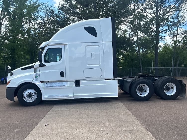 2020 Freightliner Cascadia in Jackson, MS — photo 4