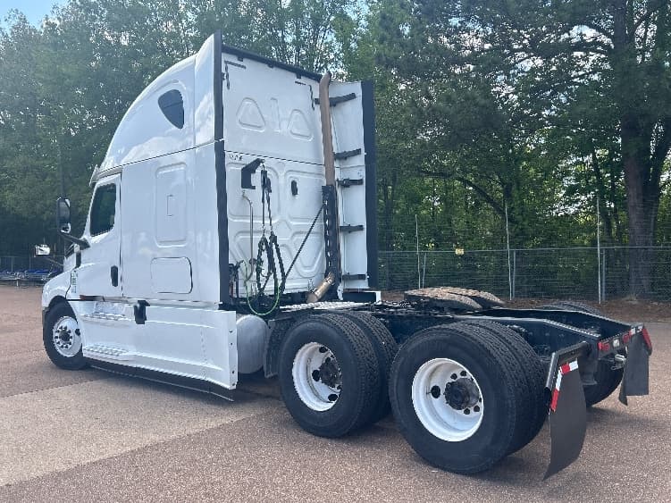 2020 Freightliner Cascadia in Jackson, MS — photo 5